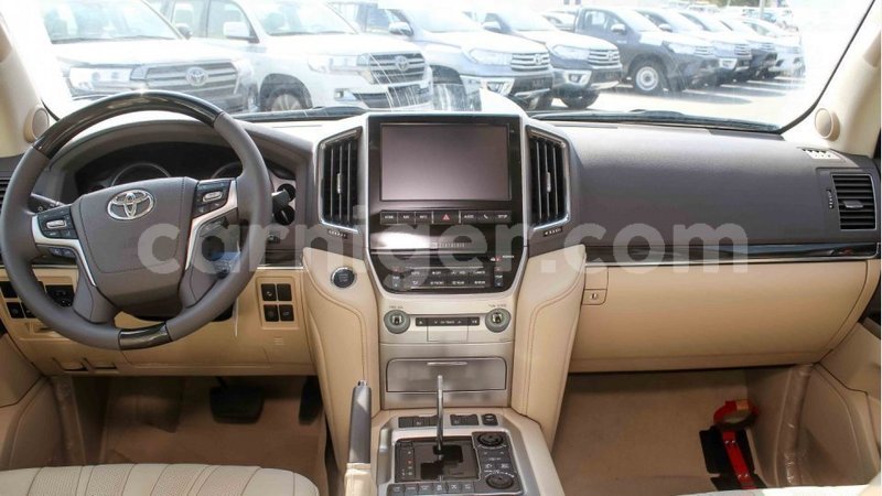 Big with watermark toyota land cruiser agadez import dubai 5842