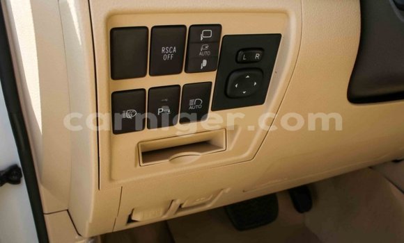 Sayi Imported Toyota Land Cruiser White Babbar mota in Import - Dubai a Agadez Sayi Imported Toyota Land Cruiser White Babbar mota in Import - Dubai a Agadez
