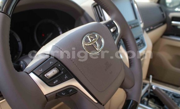 Sayi Imported Toyota Land Cruiser White Babbar mota in Import - Dubai a Agadez Sayi Imported Toyota Land Cruiser White Babbar mota in Import - Dubai a Agadez