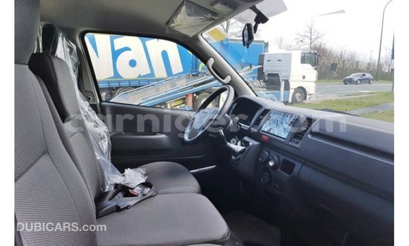 Sayi Imported Toyota Hiace White Mota in Import - Dubai a Agadez Sayi Imported Toyota Hiace White Mota in Import - Dubai a Agadez