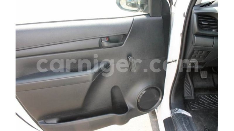 Big with watermark toyota hilux agadez import dubai 5853