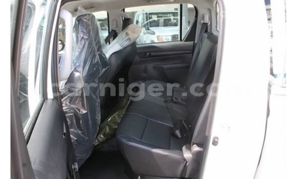 Buy Import Toyota Hilux White Car in Import - Dubai in Agadez Buy Import Toyota Hilux White Car in Import - Dubai in Agadez
