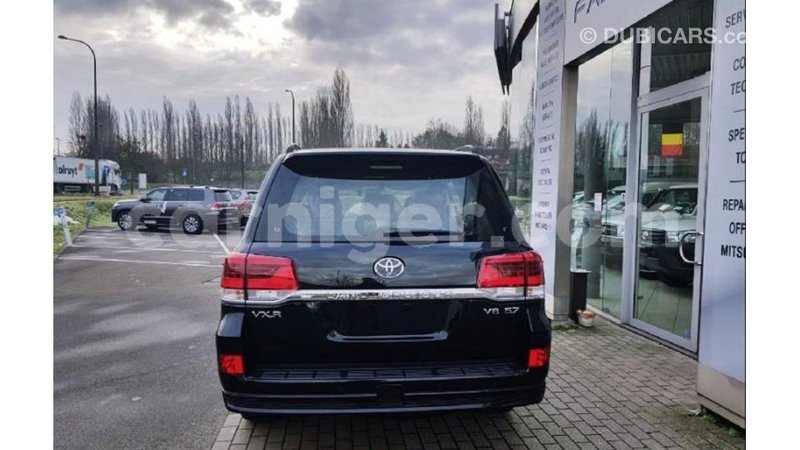 Big with watermark toyota land cruiser agadez import dubai 5861