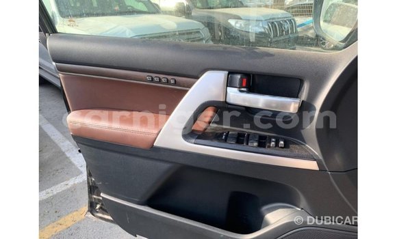 Buy Import Toyota Land Cruiser Black Truck in Import - Dubai in Agadez Buy Import Toyota Land Cruiser Black Truck in Import - Dubai in Agadez