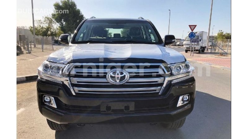 Big with watermark toyota land cruiser agadez import dubai 5862