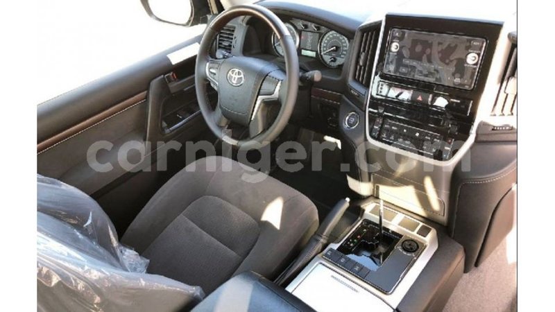 Big with watermark toyota land cruiser agadez import dubai 5862