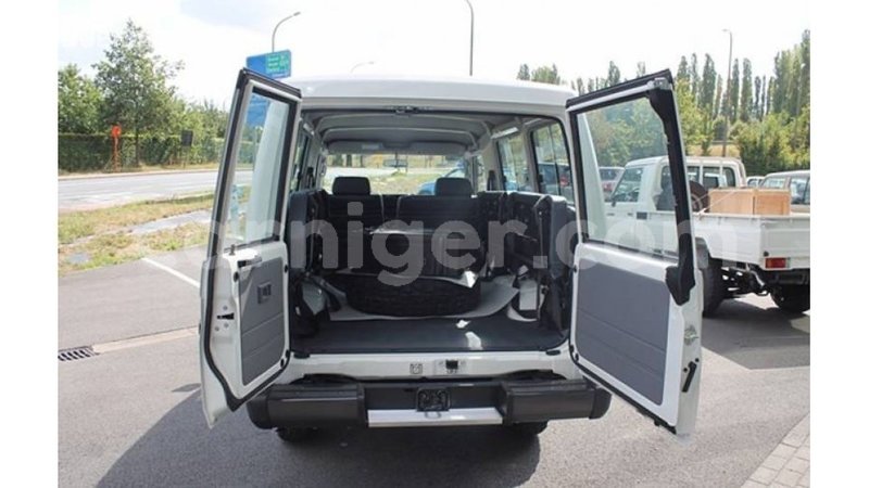 Big with watermark toyota land cruiser agadez import dubai 5864