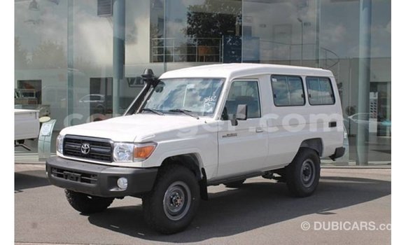 Buy Import Toyota Land Cruiser White Truck in Import - Dubai in Agadez Buy Import Toyota Land Cruiser White Truck in Import - Dubai in Agadez