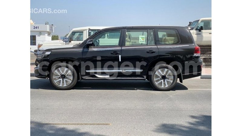 Big with watermark toyota land cruiser agadez import dubai 5866