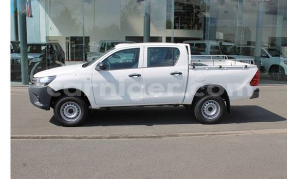 Buy Import Toyota Hilux White Car in Import - Dubai in Agadez Buy Import Toyota Hilux White Car in Import - Dubai in Agadez
