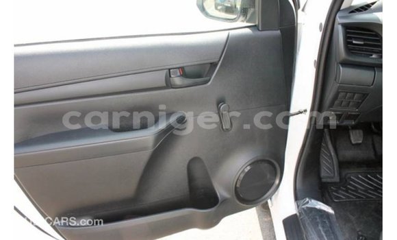 Buy Import Toyota Hilux White Car in Import - Dubai in Agadez Buy Import Toyota Hilux White Car in Import - Dubai in Agadez