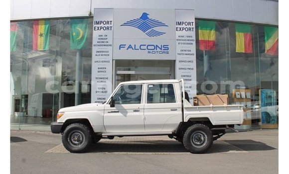 Buy Import Toyota Land Cruiser White Truck in Import - Dubai in Agadez Buy Import Toyota Land Cruiser White Truck in Import - Dubai in Agadez
