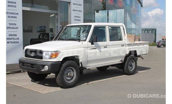 Buy Import Toyota Land Cruiser White Truck in Import - Dubai in Agadez Buy Import Toyota Land Cruiser White Truck in Import - Dubai in Agadez