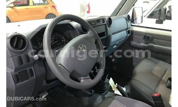 Buy Import Toyota Land Cruiser White Truck in Import - Dubai in Agadez Buy Import Toyota Land Cruiser White Truck in Import - Dubai in Agadez