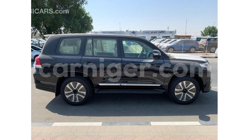 Big with watermark toyota land cruiser agadez import dubai 5875