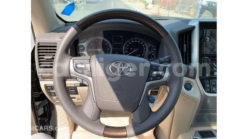 Big with watermark toyota land cruiser agadez import dubai 5875