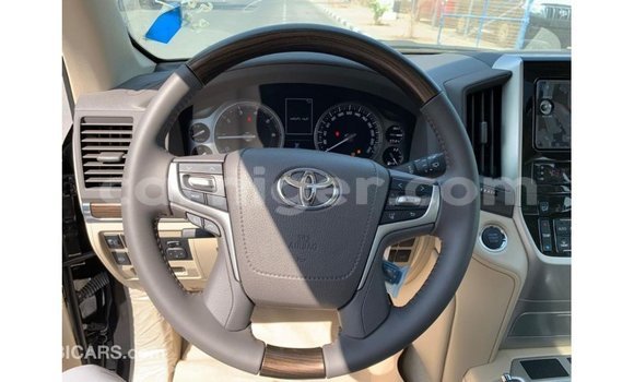 Buy Import Toyota Land Cruiser Black Truck in Import - Dubai in Agadez Buy Import Toyota Land Cruiser Black Truck in Import - Dubai in Agadez