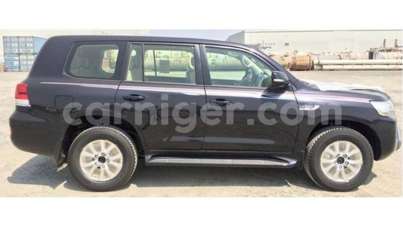 Big with watermark toyota land cruiser agadez import dubai 5877