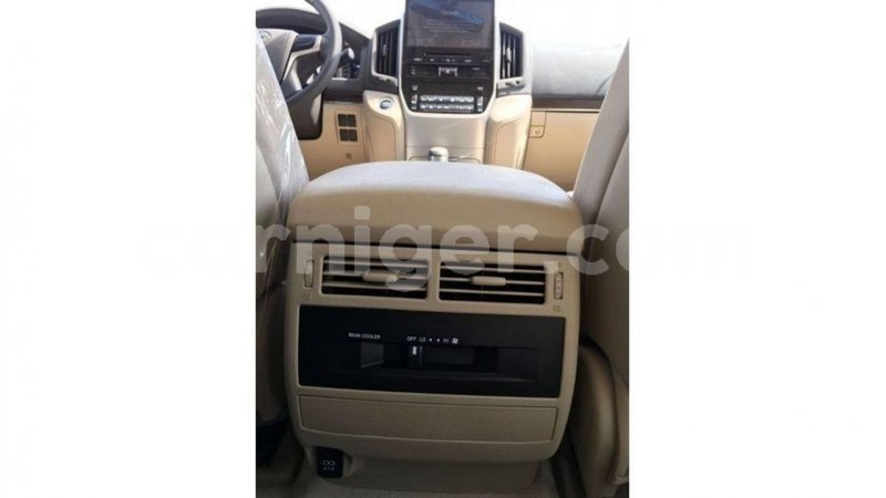 Big with watermark toyota land cruiser agadez import dubai 5877