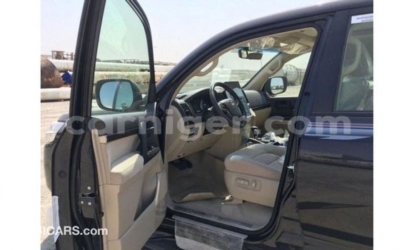 Buy Import Toyota Land Cruiser Black Truck in Import - Dubai in Agadez Buy Import Toyota Land Cruiser Black Truck in Import - Dubai in Agadez