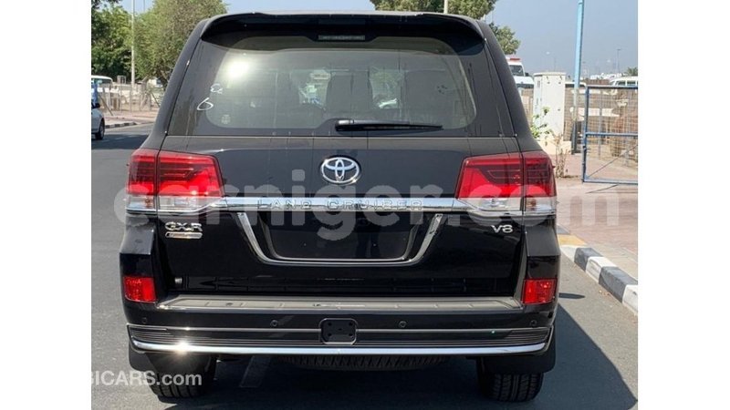 Big with watermark toyota land cruiser agadez import dubai 5879