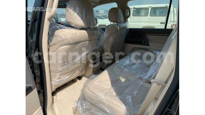 Big with watermark toyota land cruiser agadez import dubai 5879