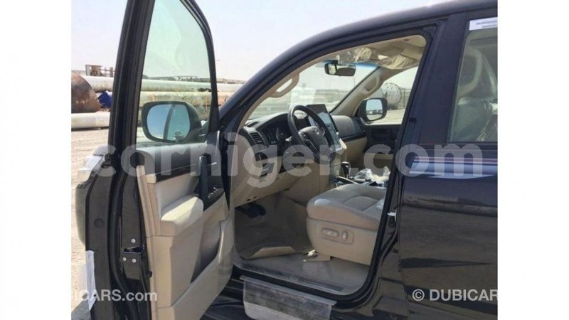 Big with watermark toyota land cruiser agadez import dubai 5885