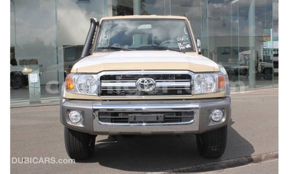 Buy Import Toyota Land Cruiser Beige Truck in Import - Dubai in Agadez Buy Import Toyota Land Cruiser Beige Truck in Import - Dubai in Agadez