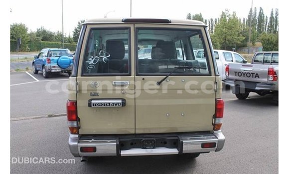 Buy Import Toyota Land Cruiser Beige Truck in Import - Dubai in Agadez Buy Import Toyota Land Cruiser Beige Truck in Import - Dubai in Agadez
