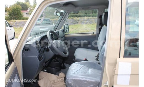 Buy Import Toyota Land Cruiser Beige Truck in Import - Dubai in Agadez Buy Import Toyota Land Cruiser Beige Truck in Import - Dubai in Agadez