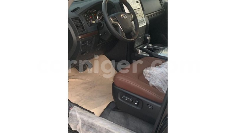 Big with watermark toyota land cruiser agadez import dubai 5891