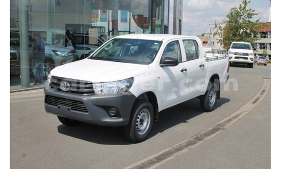 Buy Import Toyota Hilux White Car in Import - Dubai in Agadez Buy Import Toyota Hilux White Car in Import - Dubai in Agadez