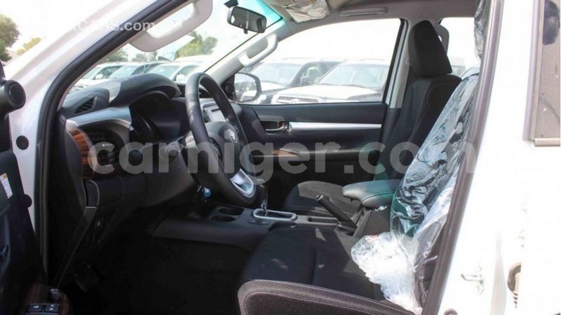 Big with watermark toyota hilux agadez import dubai 5907