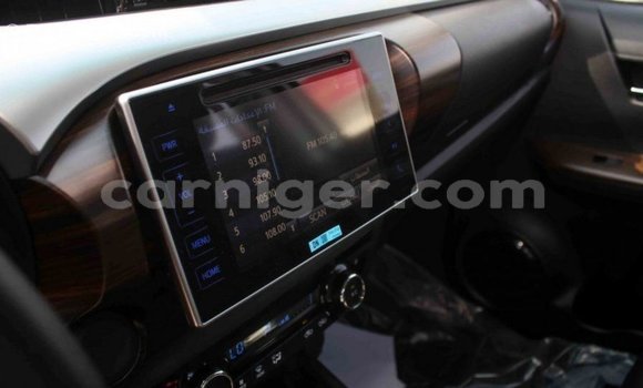 Acheter Import Voiture Toyota Hilux Blanc à Import - Dubai, Agadez Acheter Import Voiture Toyota Hilux Blanc à Import - Dubai, Agadez