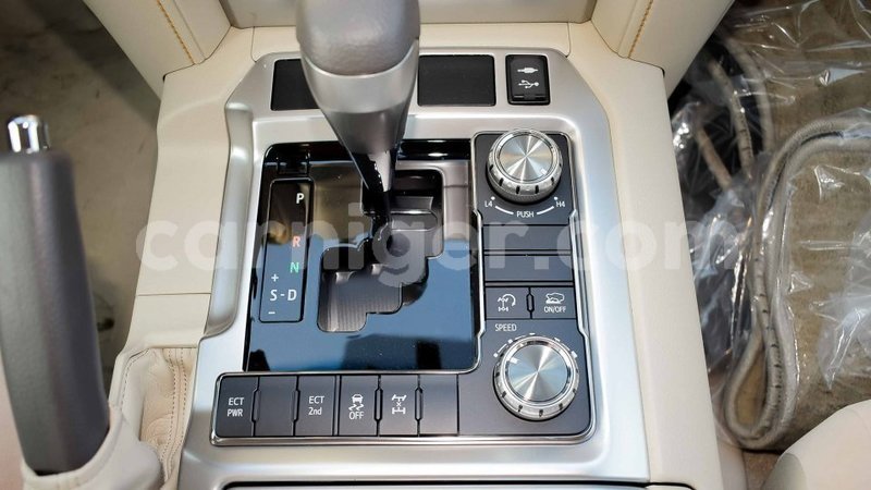 Big with watermark toyota land cruiser agadez import dubai 5908