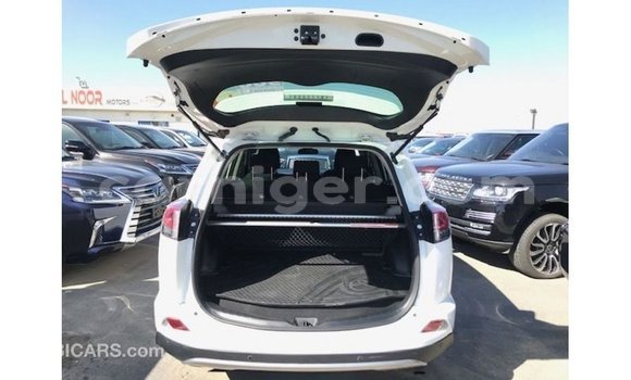 Acheter Import Utilitaire Toyota Ade Blanc à Import - Dubai, Agadez Acheter Import Utilitaire Toyota Ade Blanc à Import - Dubai, Agadez