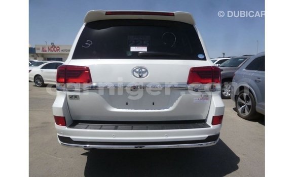 Acheter Import Utilitaire Toyota Land Cruiser Blanc à Import - Dubai, Agadez Acheter Import Utilitaire Toyota Land Cruiser Blanc à Import - Dubai, Agadez