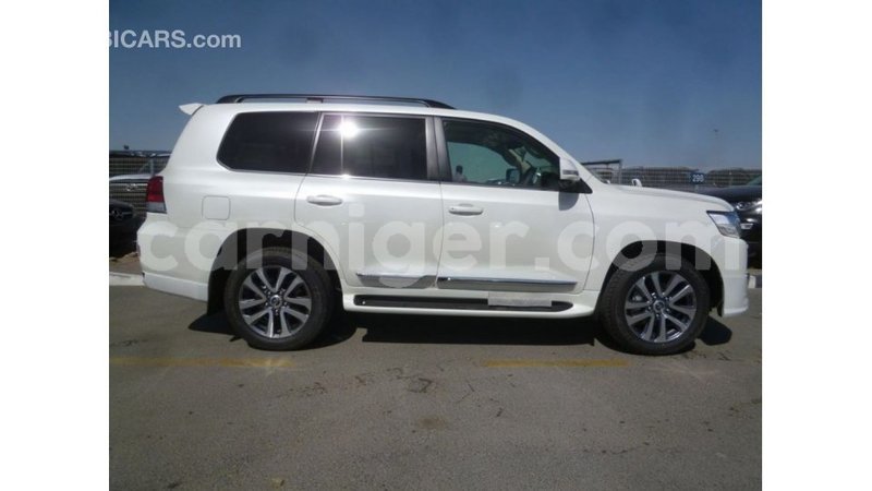 Big with watermark toyota land cruiser agadez import dubai 5917