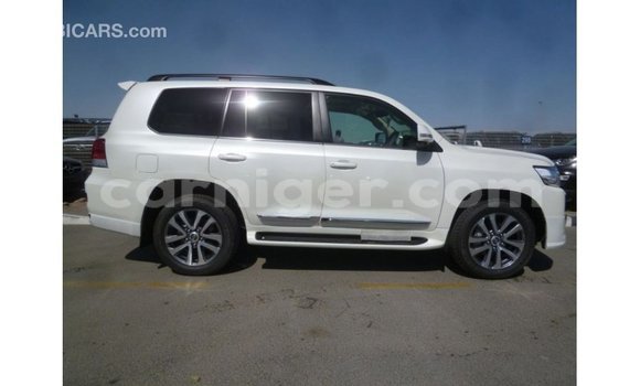 Acheter Import Utilitaire Toyota Land Cruiser Blanc à Import - Dubai, Agadez Acheter Import Utilitaire Toyota Land Cruiser Blanc à Import - Dubai, Agadez