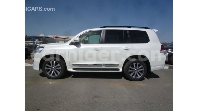 Big with watermark toyota land cruiser agadez import dubai 5917