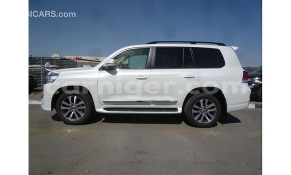 Acheter Import Utilitaire Toyota Land Cruiser Blanc à Import - Dubai, Agadez Acheter Import Utilitaire Toyota Land Cruiser Blanc à Import - Dubai, Agadez