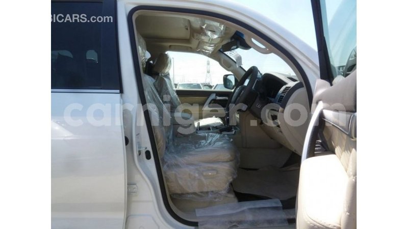 Big with watermark toyota land cruiser agadez import dubai 5917