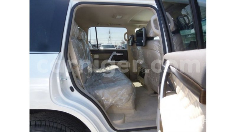 Big with watermark toyota land cruiser agadez import dubai 5917