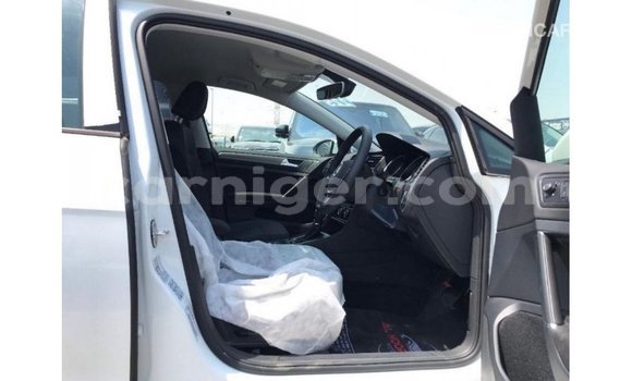 Acheter Import Voiture Volkswagen Golf Blanc à Import - Dubai, Agadez Acheter Import Voiture Volkswagen Golf Blanc à Import - Dubai, Agadez