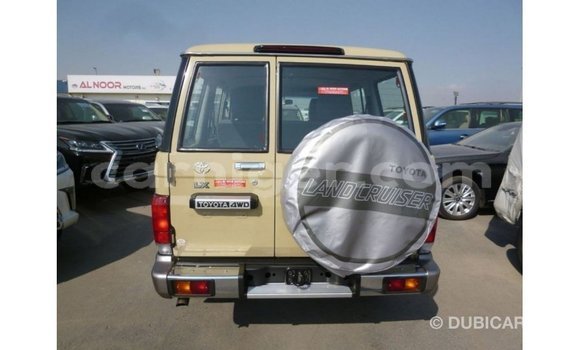 Acheter Import Utilitaire Toyota Land Cruiser Beige à Import - Dubai, Agadez Acheter Import Utilitaire Toyota Land Cruiser Beige à Import - Dubai, Agadez