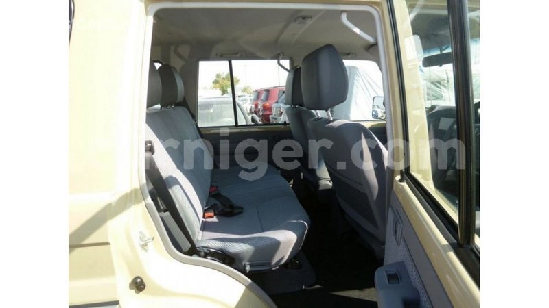 Big with watermark toyota land cruiser agadez import dubai 5924