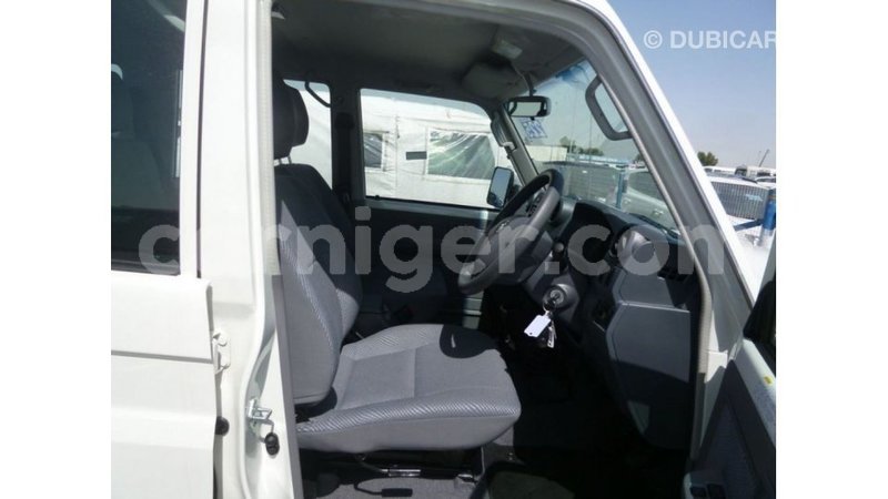 Big with watermark toyota land cruiser agadez import dubai 5925