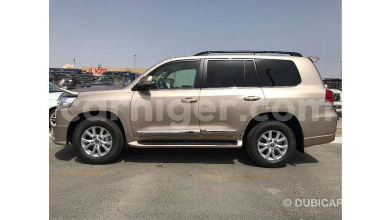 Big with watermark toyota land cruiser agadez import dubai 5926