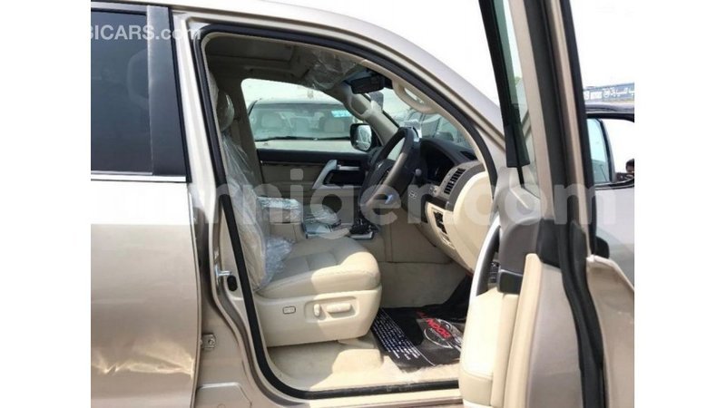 Big with watermark toyota land cruiser agadez import dubai 5926