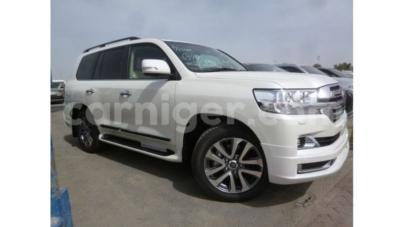 Big with watermark toyota land cruiser agadez import dubai 5928